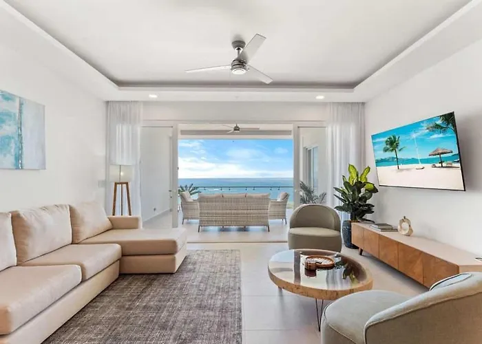 Infinity Pools, Ocean Views, Gym & Concierge Tamarindo